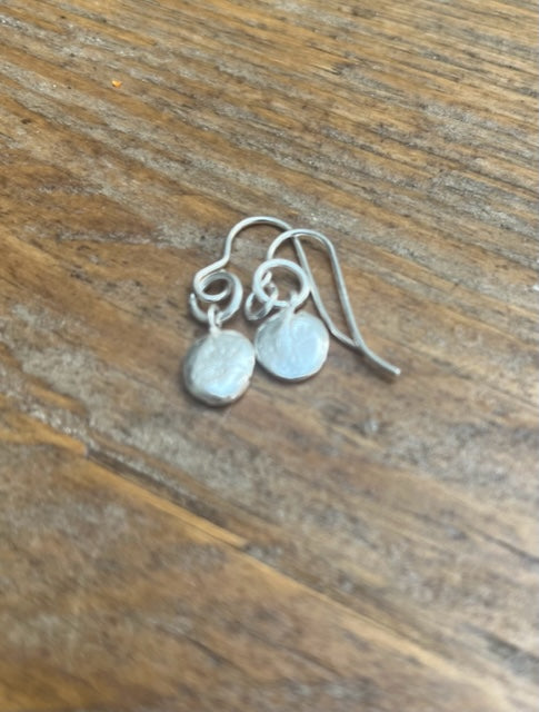 Costal collection - Dainty pebble earrings in recycled silver.